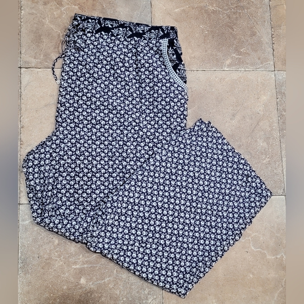 Two By Vince Camuto Navy Blue & White Ditsy Floral Wide Leg Pants